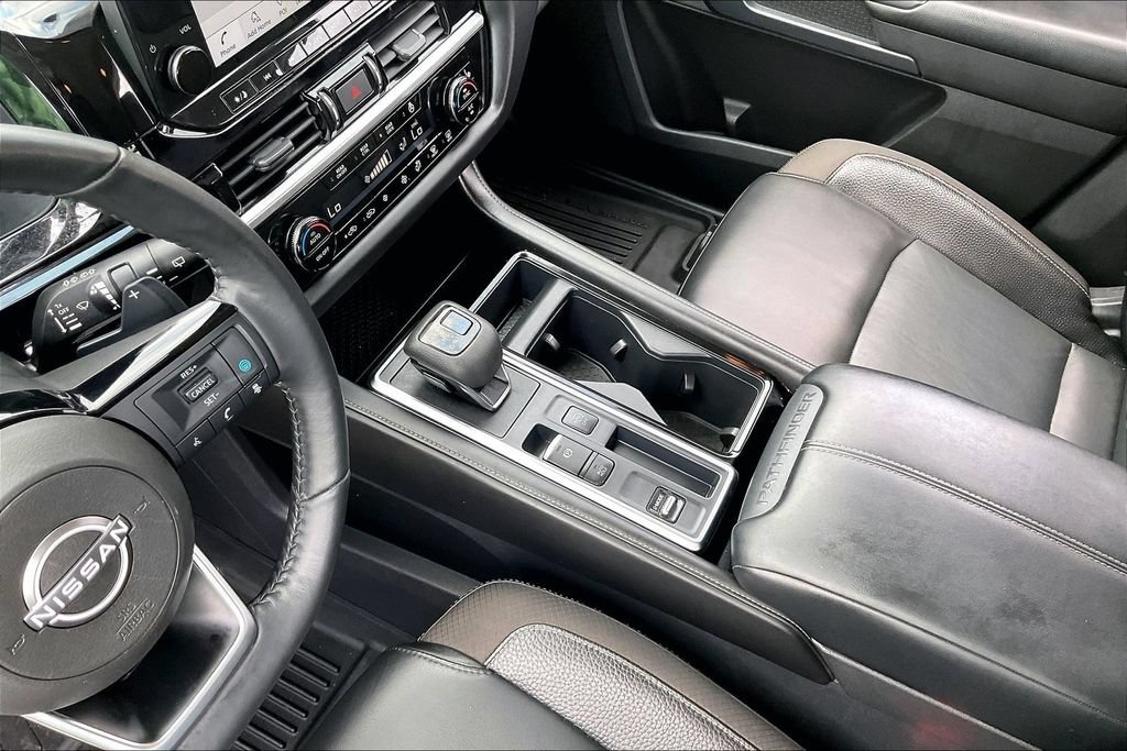 Used 2022 Nissan Pathfinder SL FWD image 17