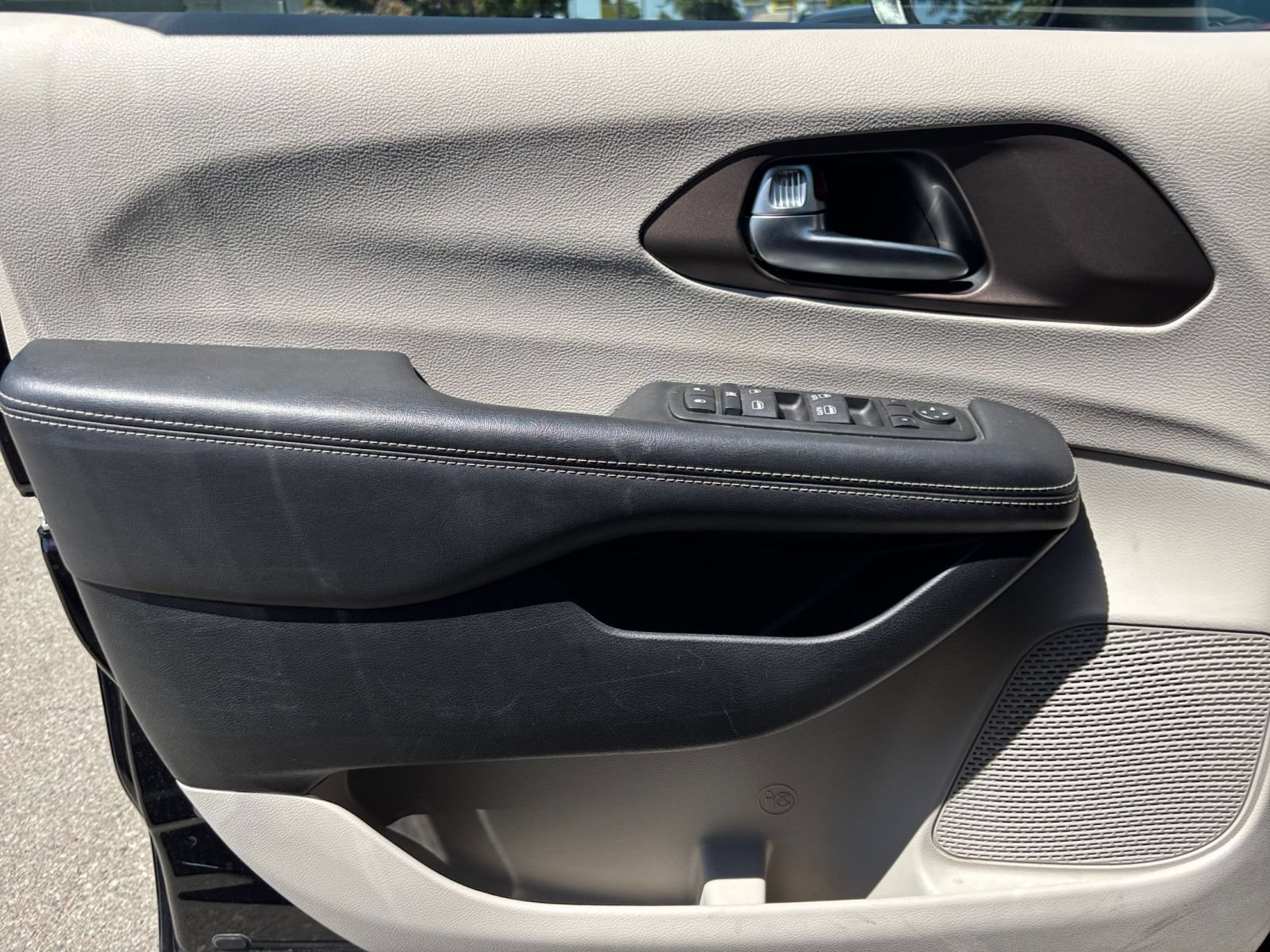 Used 2024 Chrysler Voyager LX FWD image 18