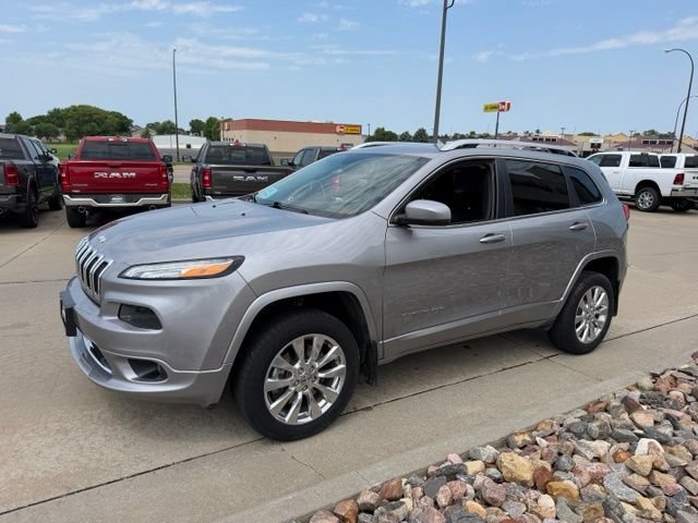 Used 2016 Jeep Cherokee Overland AWD/4WD image 3