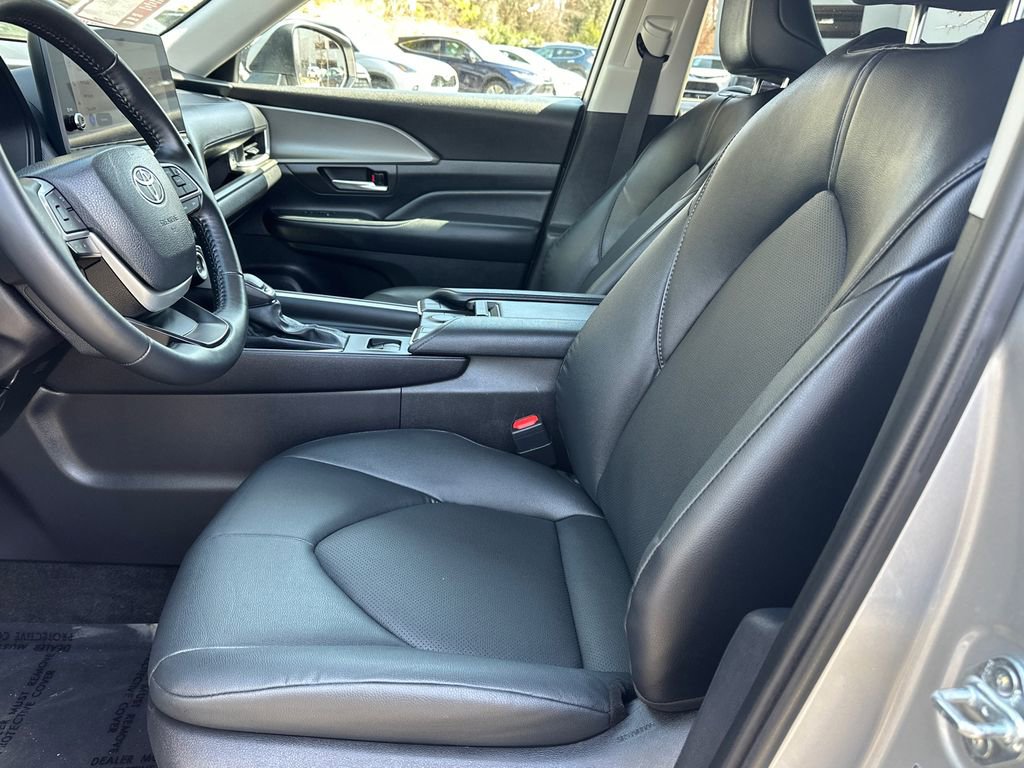 Used 2025 Toyota Grand Highlander XLE image 23