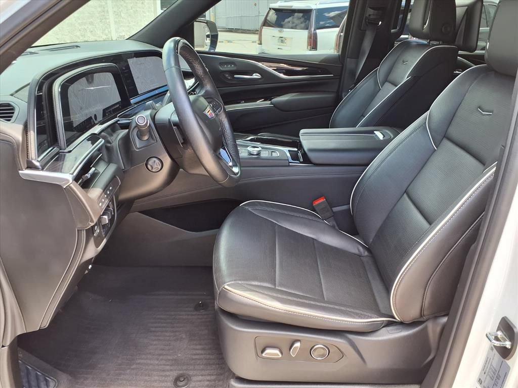 Used 2024 Cadillac Escalade Sport w/ LPO, ONYX Package AWD/4WD image 14