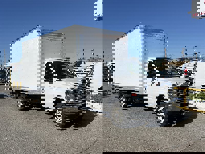 Used 2019 Ford E-450 and Econoline 450 Super Duty w/ Power Windows & Locks Group image 1