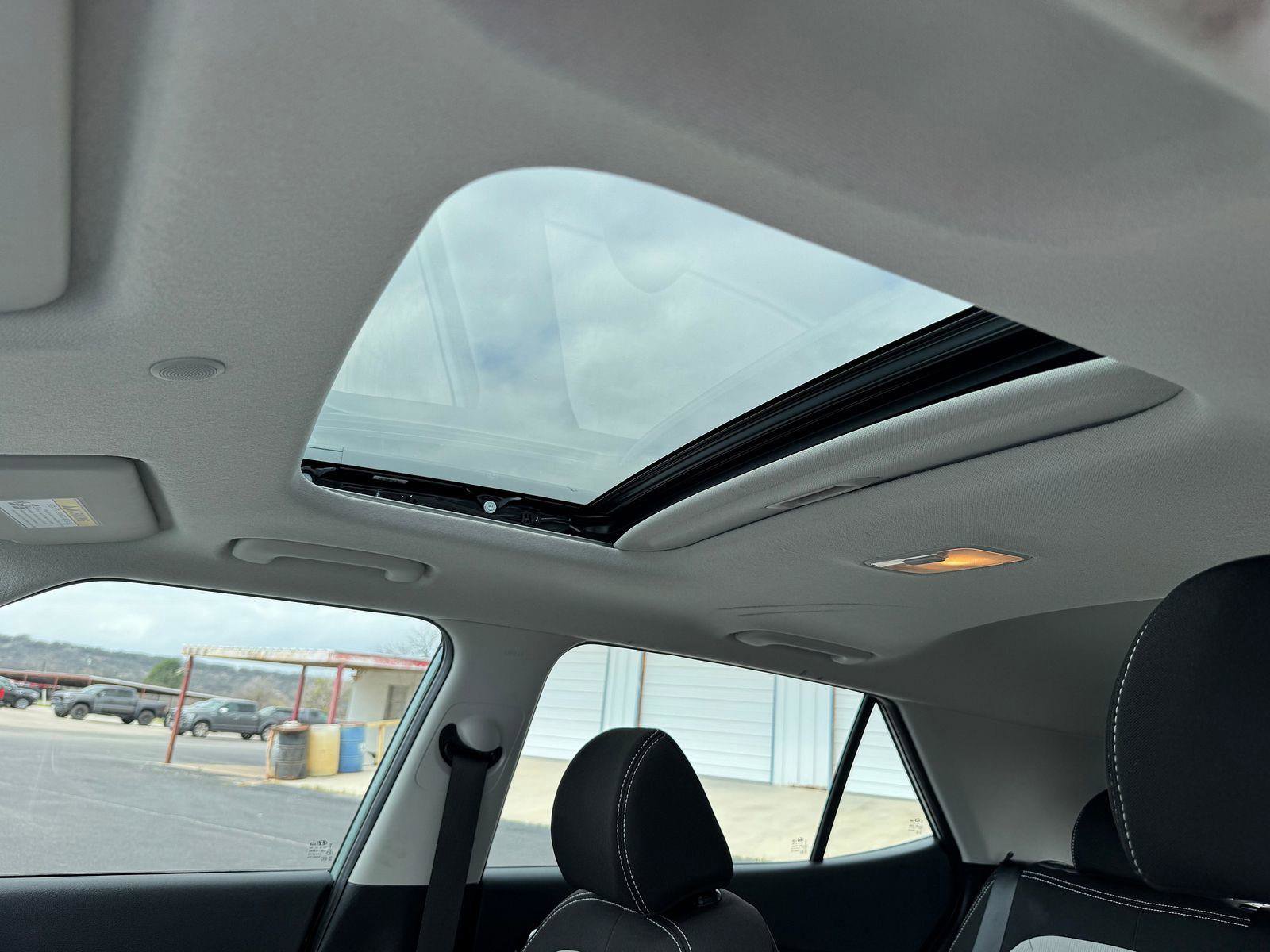 Used 2025 Hyundai Venue SEL image 9