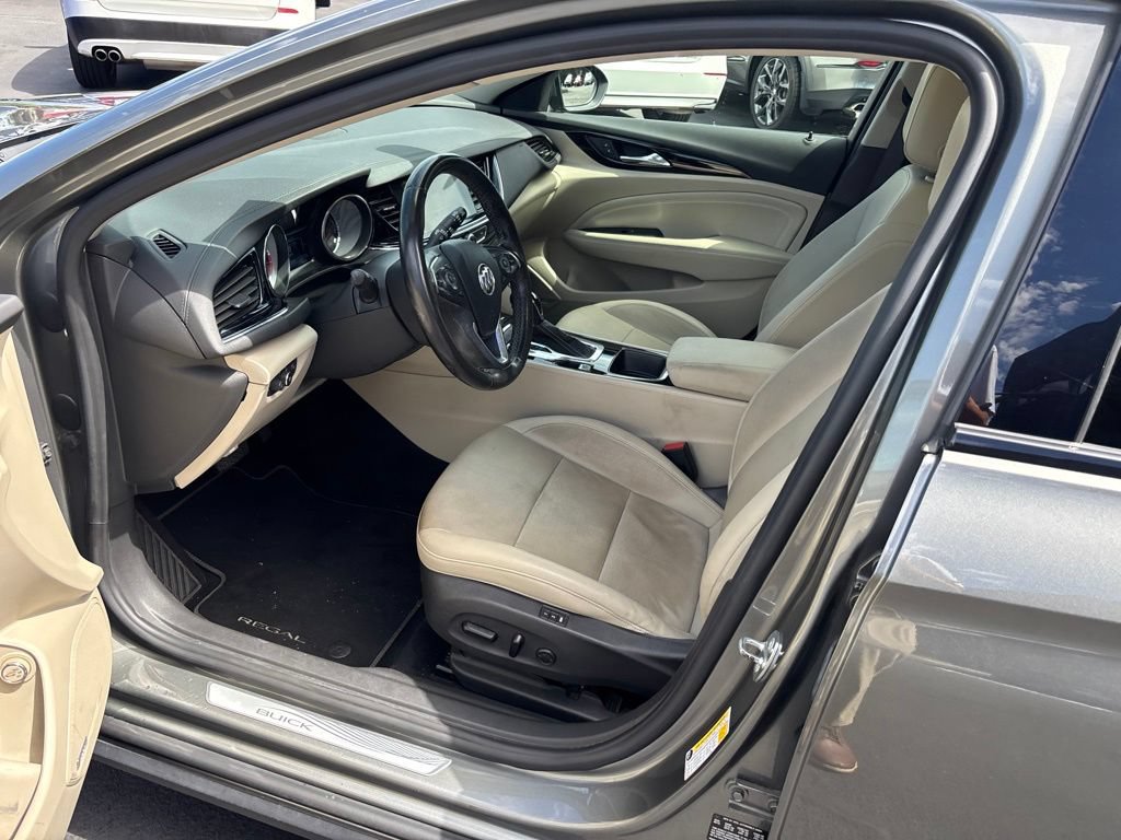 Used 2018 Buick Regal Essence w/ Driver Confidence Package #1 AWD/4WD image 15