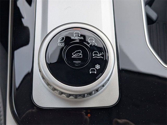 New 2025 Mitsubishi Outlander SE image 24