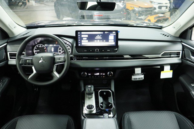 New 2026 Mitsubishi Outlander ES FWD image 20