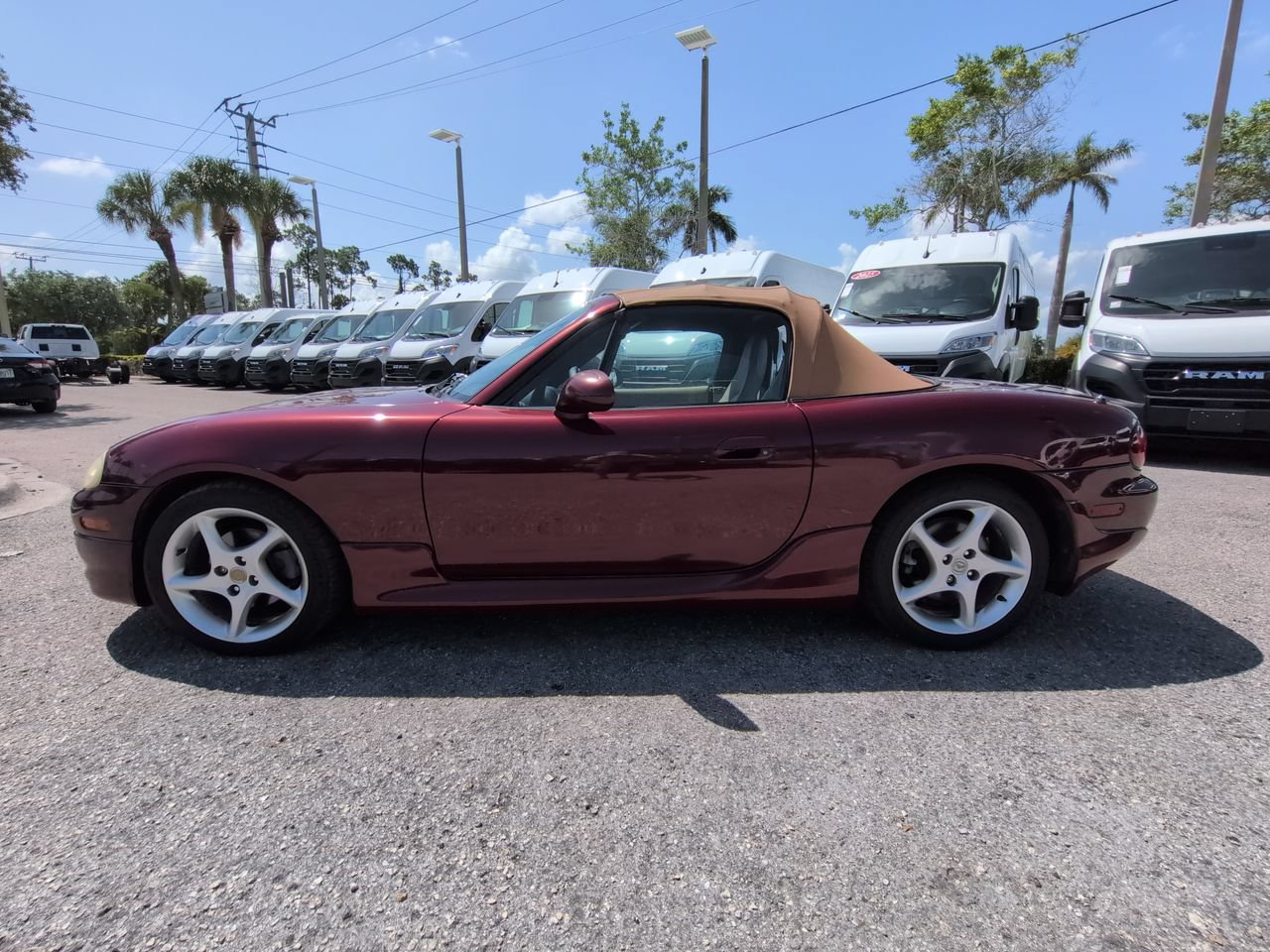 Used 2003 MAZDA MX-5 Miata RWD image 8