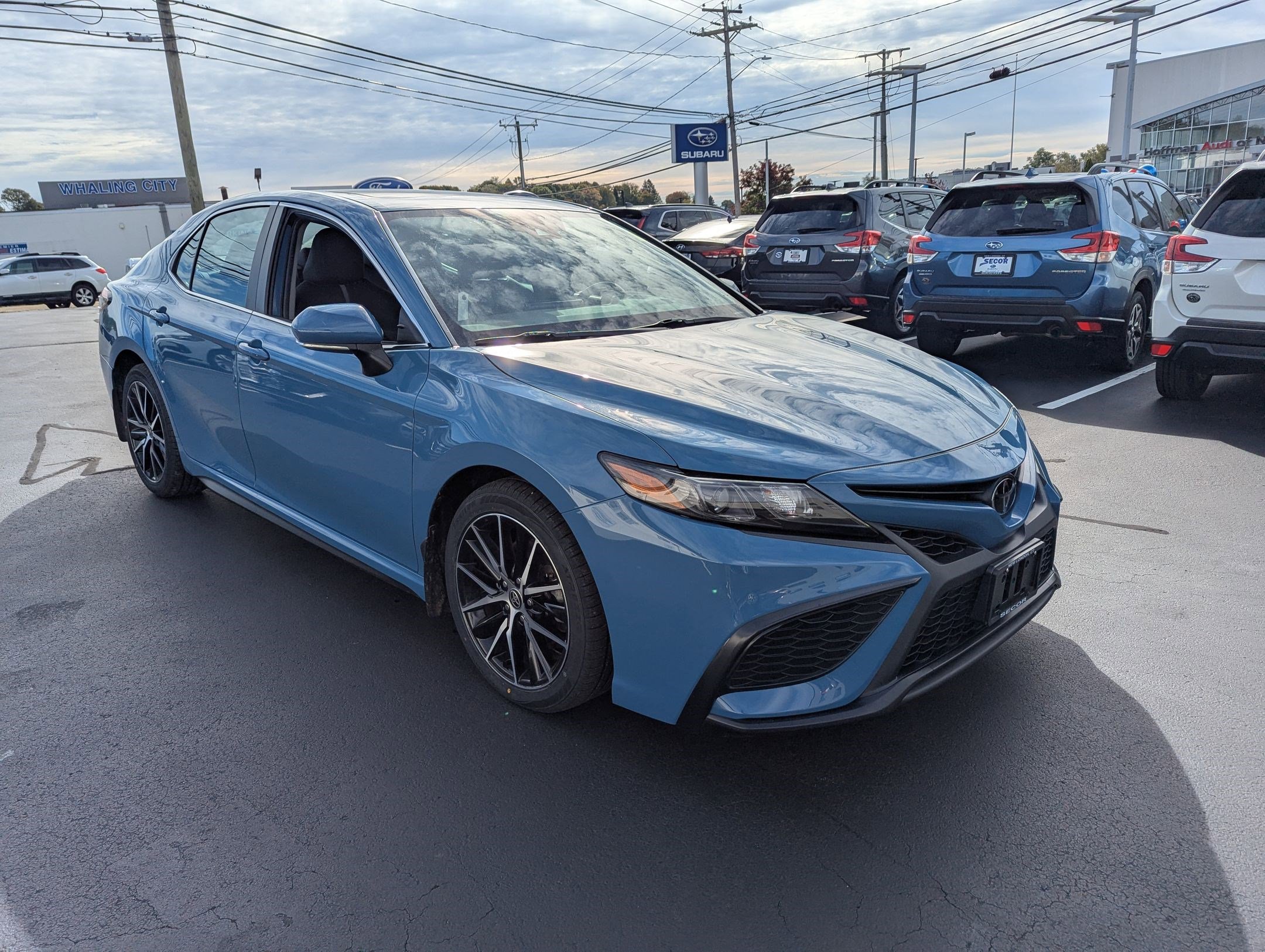 Used 2023 Toyota Camry SE image 2