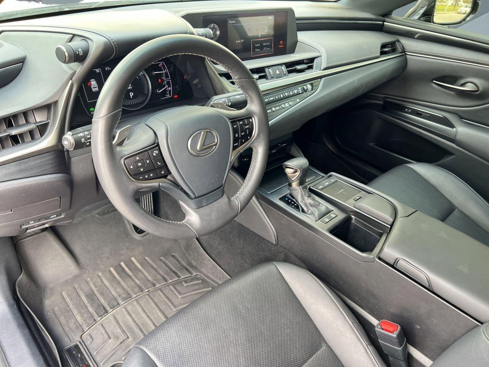 Used 2020 Lexus ES 300h w/ Accessory Package image 4