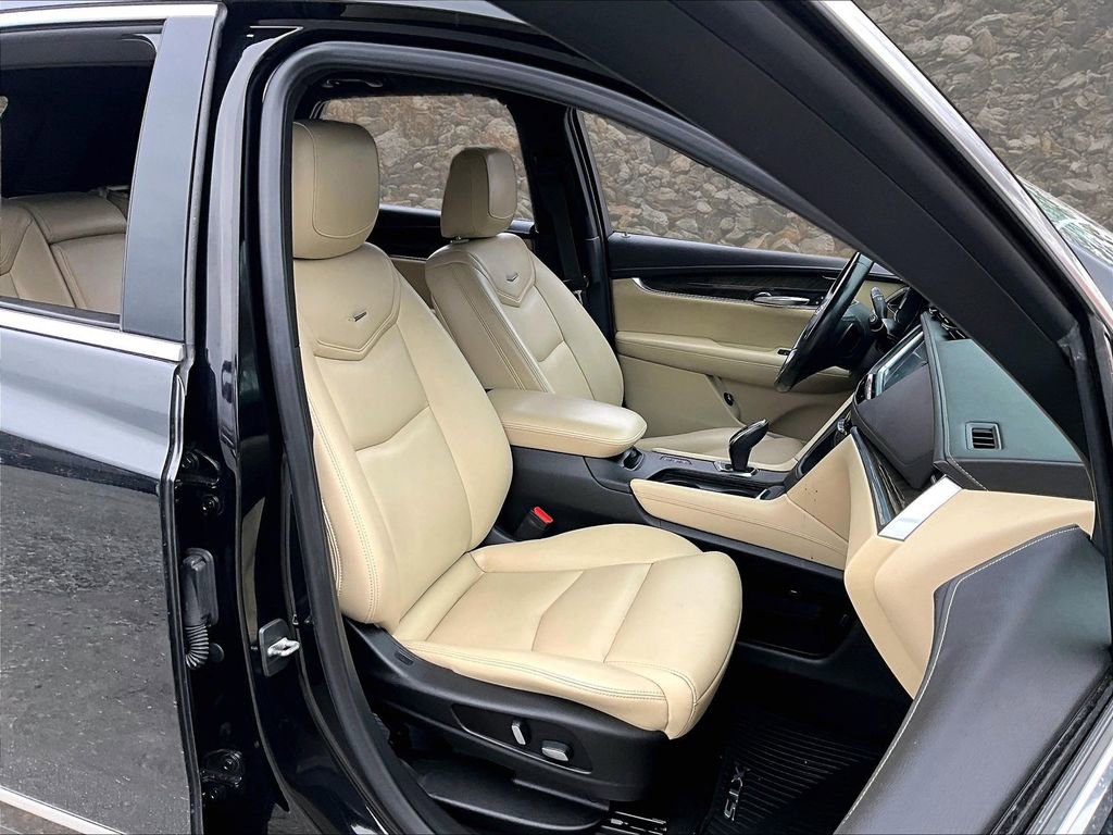 Used 2019 Cadillac XT5 AWD image 7