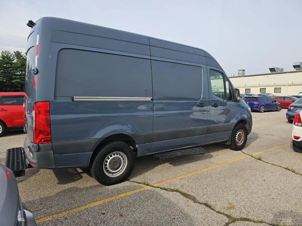 Used 2019 Mercedes-Benz Sprinter 144 image 4