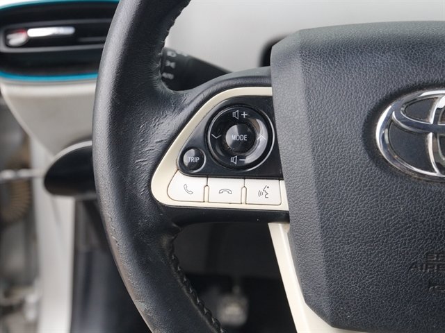 Used 2016 Toyota Prius Four w/ Advanced Technology Package FWD image 19