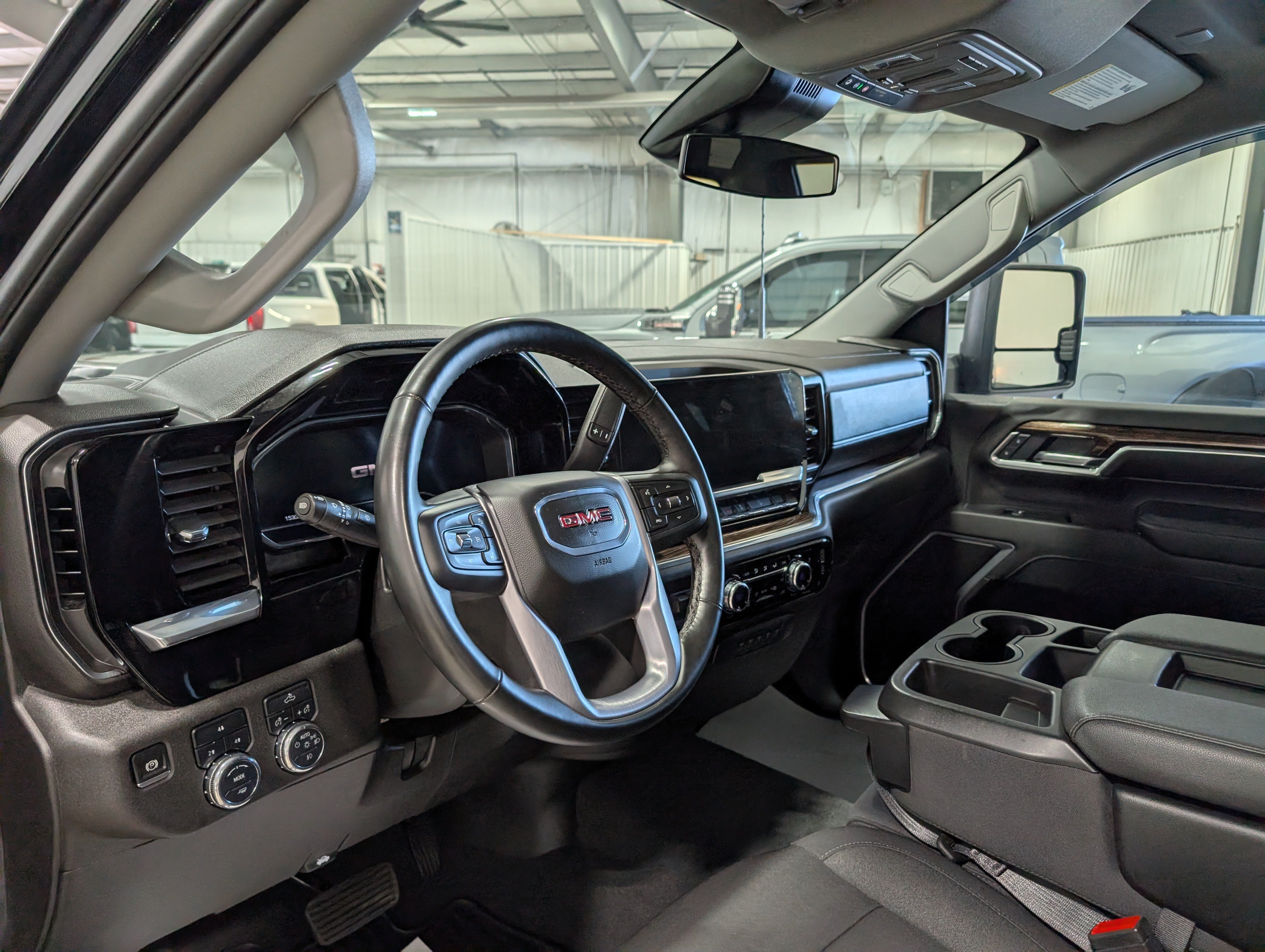 Used 2025 GMC Sierra 2500 SLE w/ Preferred Package AWD/4WD image 17