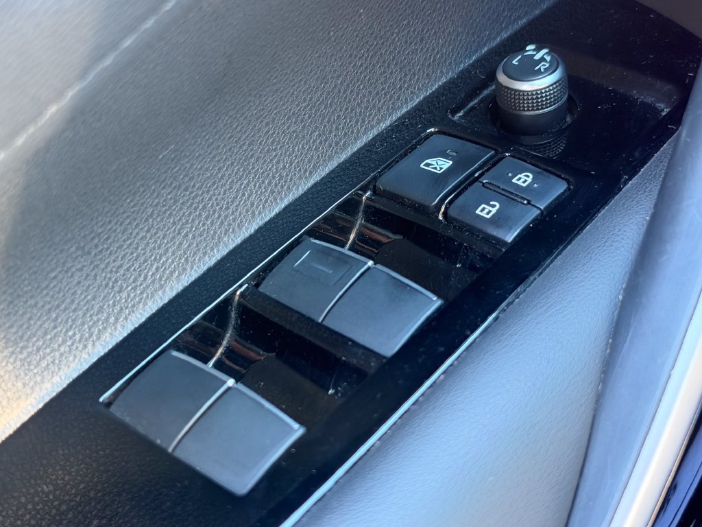 Used 2020 Toyota Corolla XSE FWD image 29