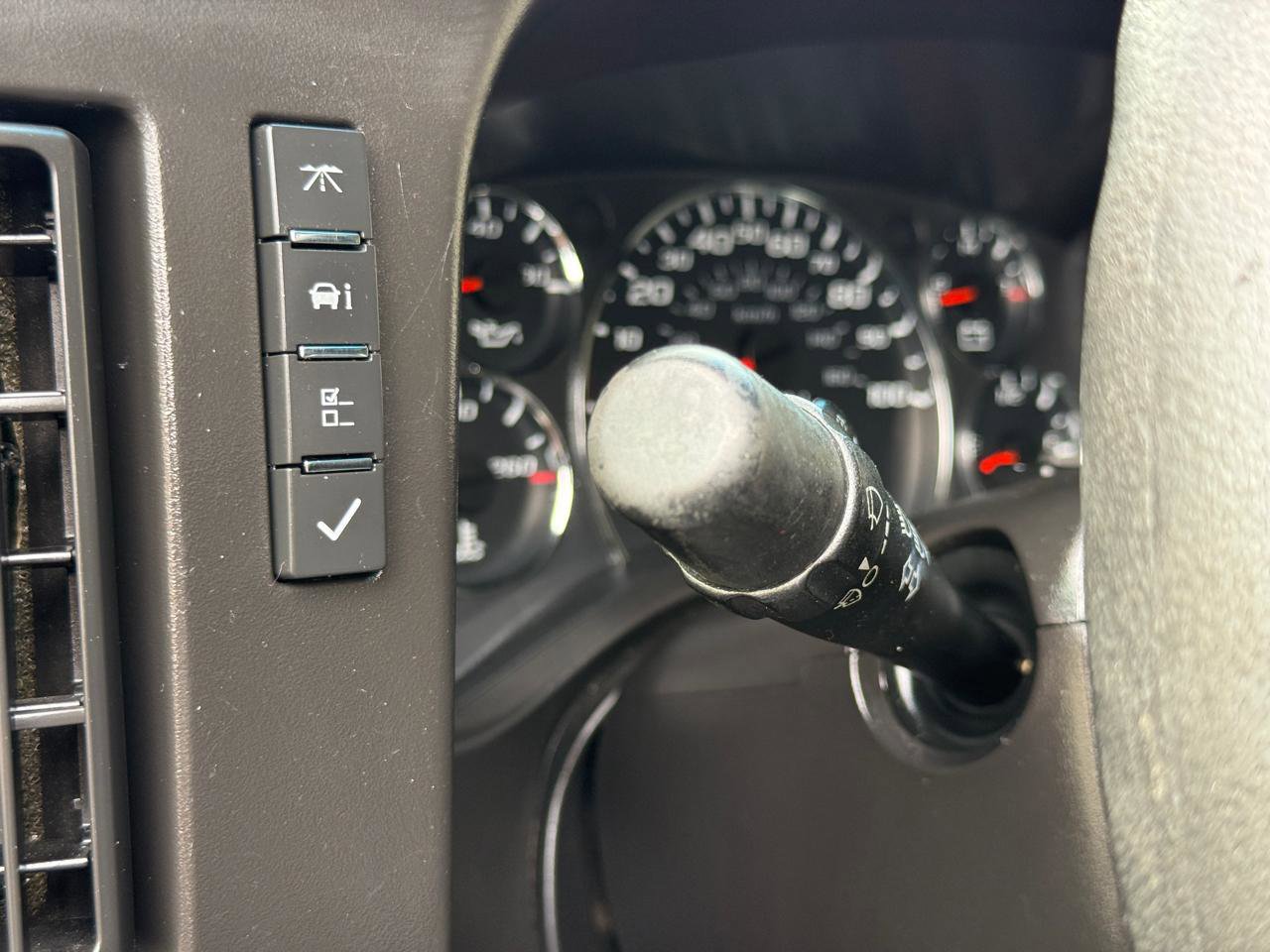 Used 2013 Chevrolet Express 2500 image 18