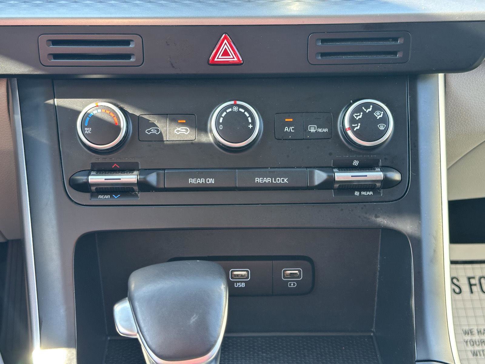 Used 2023 Kia Carnival LX w/ Paint Protection Package image 22