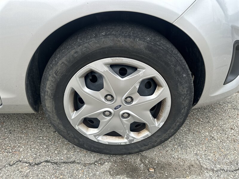 Used 2013 Ford Fiesta SE w/ Super Fuel Economy Pkg FWD image 32