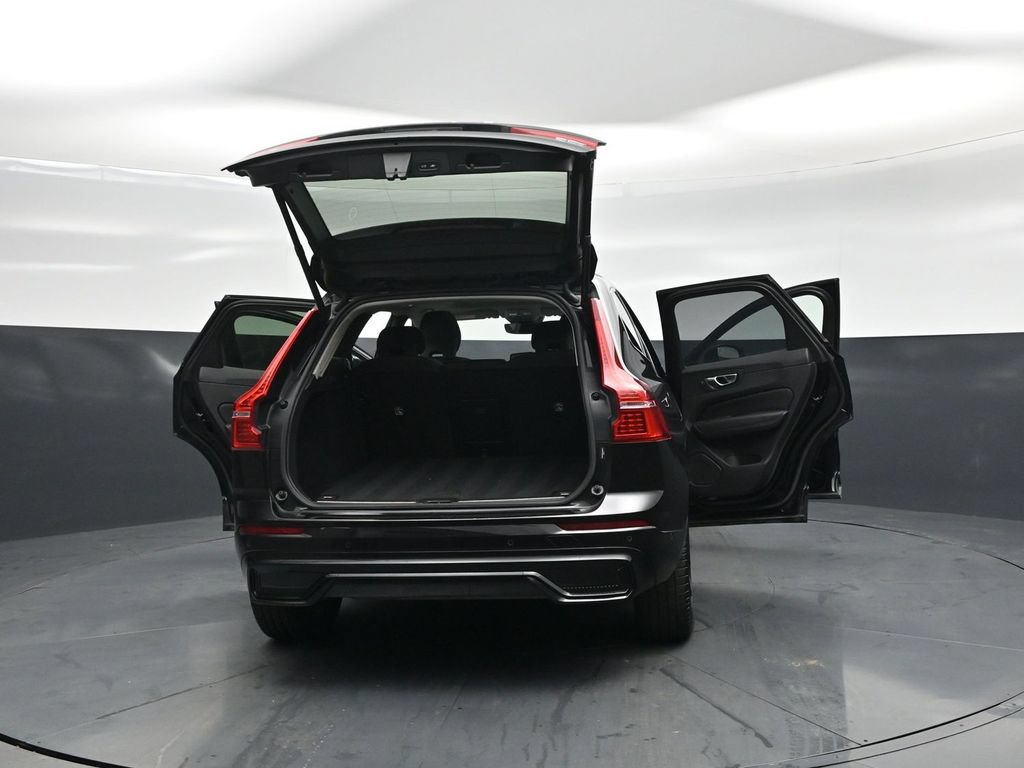 Used 2025 Volvo XC60 B5 Plus AWD/4WD image 33