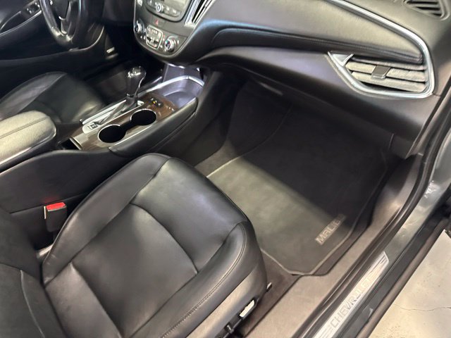 Used 2017 Chevrolet Malibu Premier w/ Premier Sun and Wheel Package FWD image 21
