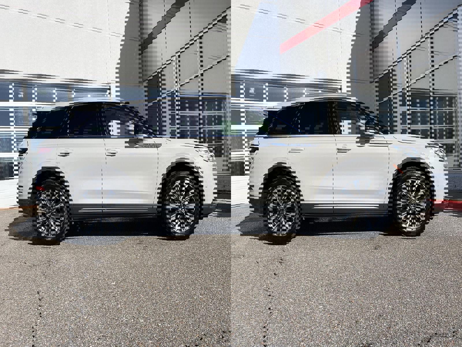 Used 2020 Lincoln Corsair Reserve w/ Equipment Group 201A image 6