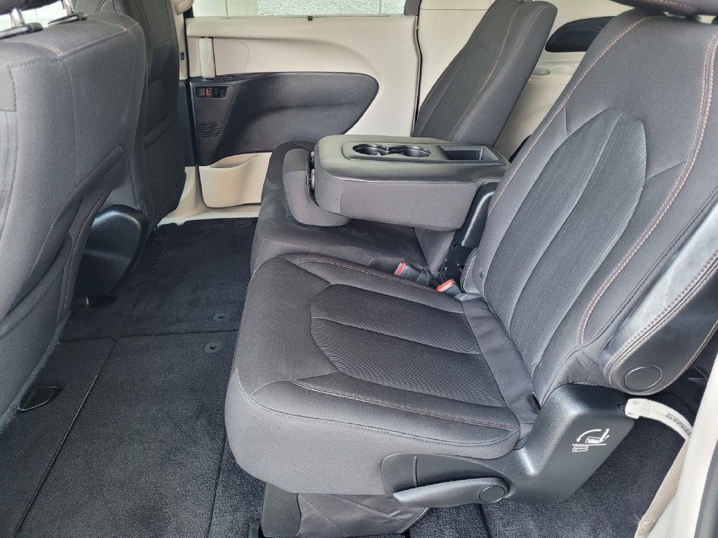 Used 2018 Chrysler Pacifica Touring Plus FWD image 6