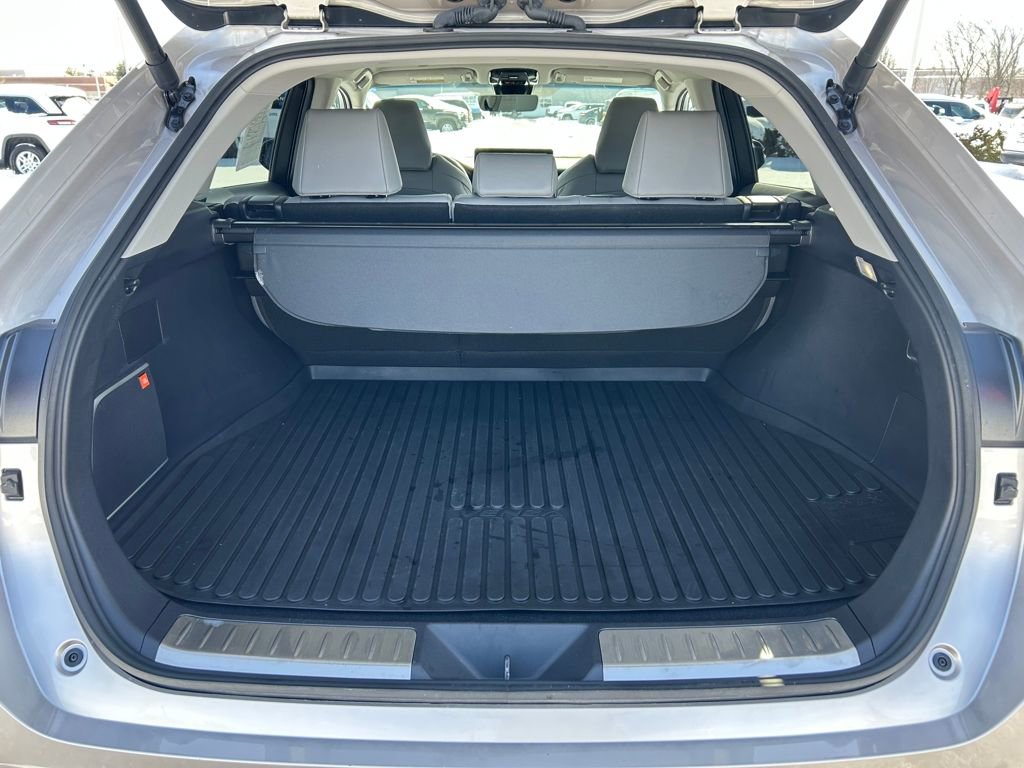 Used 2024 Toyota Venza XLE image 26