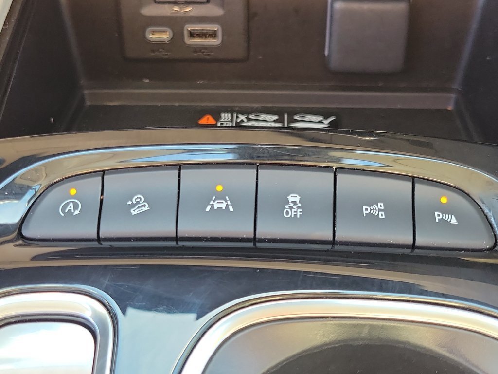 Used 2023 Buick Envision Avenir AWD/4WD image 32