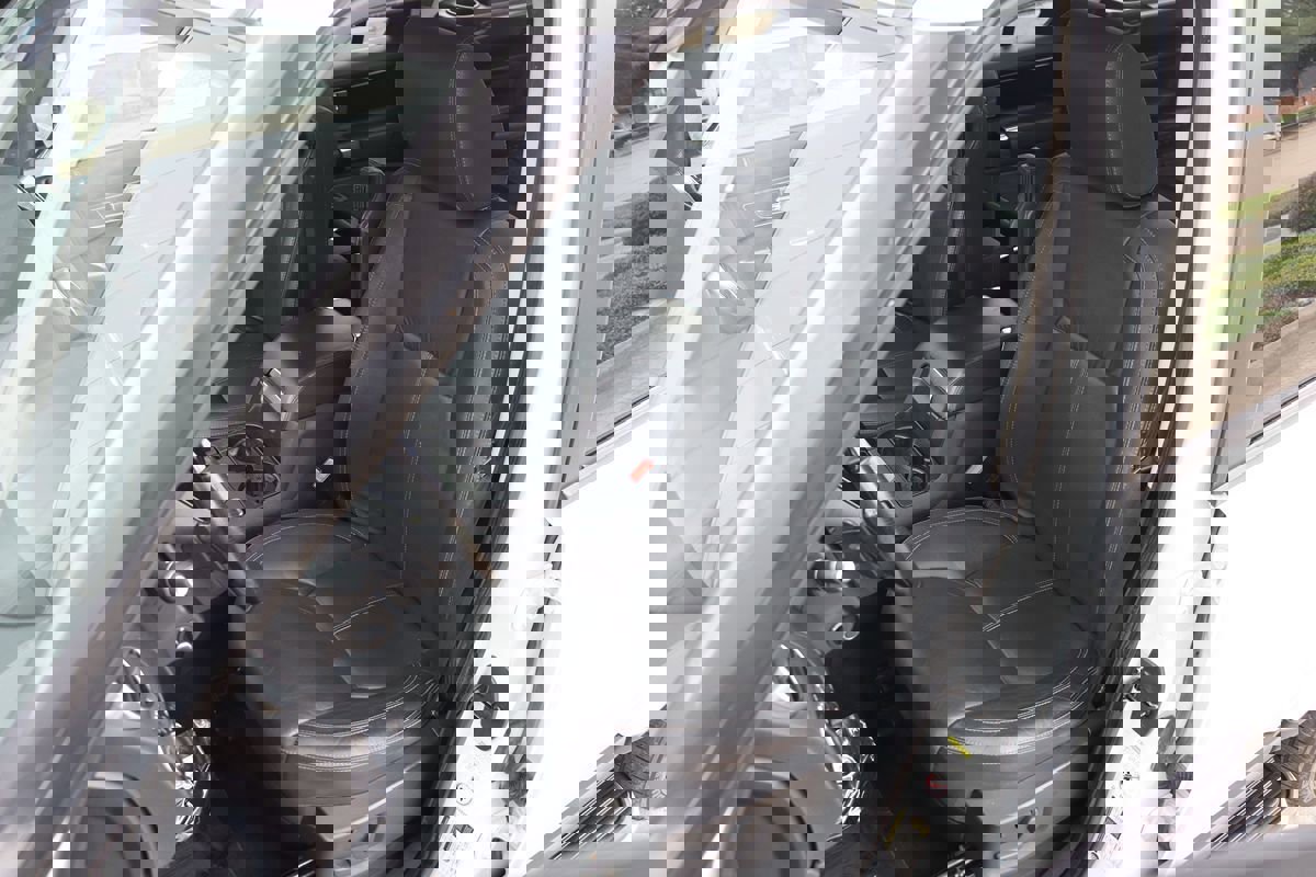 Used 2016 Land Rover LR4 HSE LUX image 32