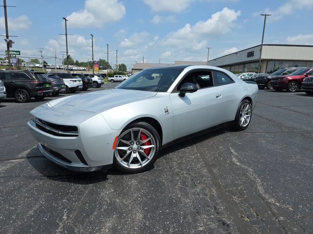 Used 2025 Dodge Charger Daytona Scat Pack w/ Track Pack AWD/4WD image 2