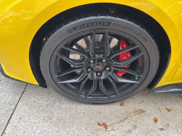 Used 2025 Chevrolet Corvette Z06 image 17