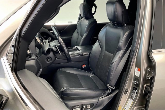 Used 2022 Lexus LX 600 4WD w/ Luxury Package image 18