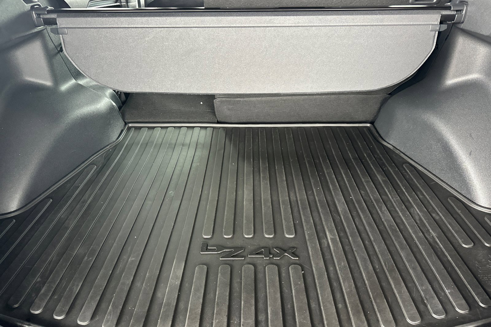 Used 2023 Toyota bZ4X Limited image 17