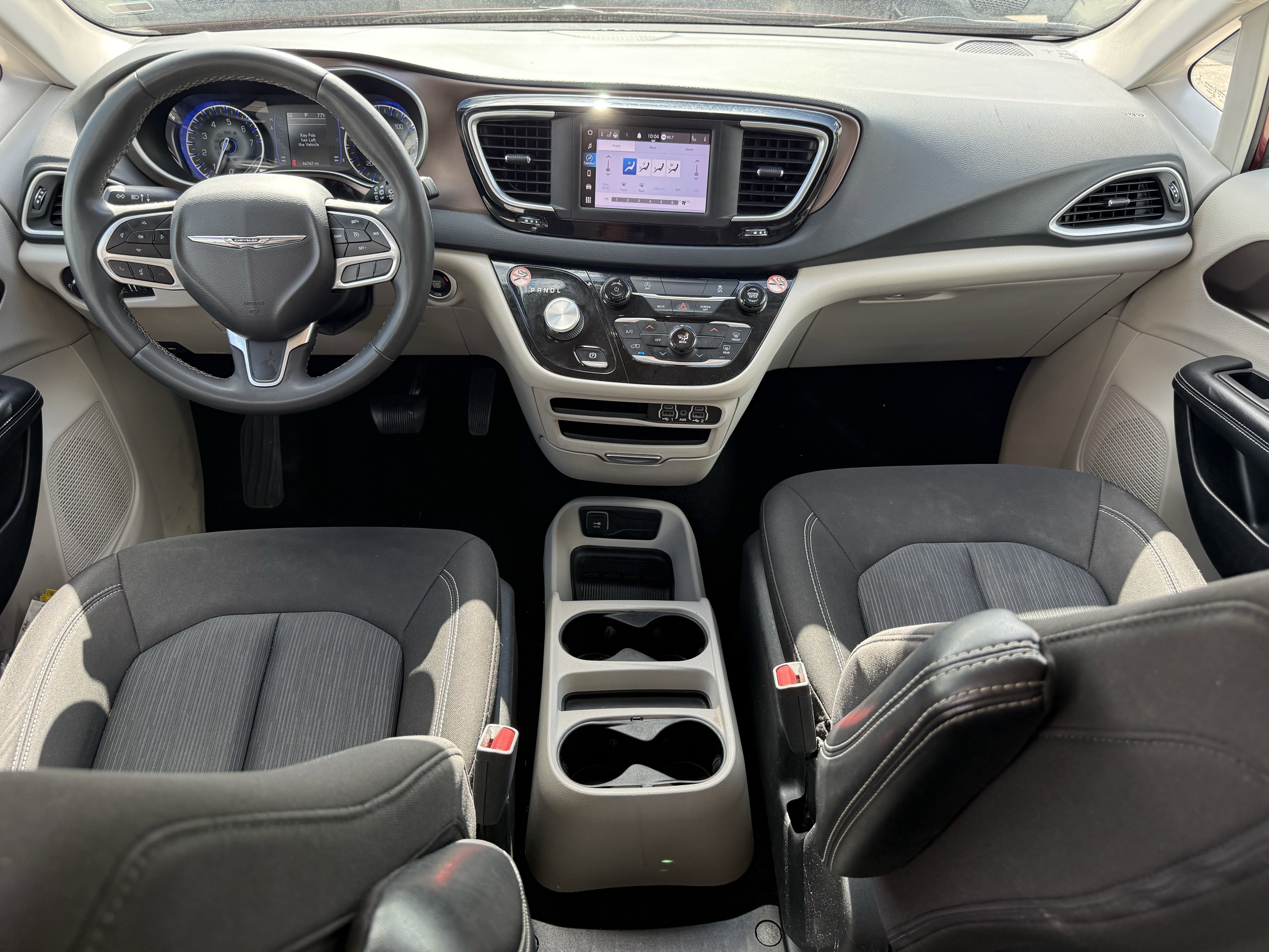 Used 2023 Chrysler Voyager LX FWD image 13