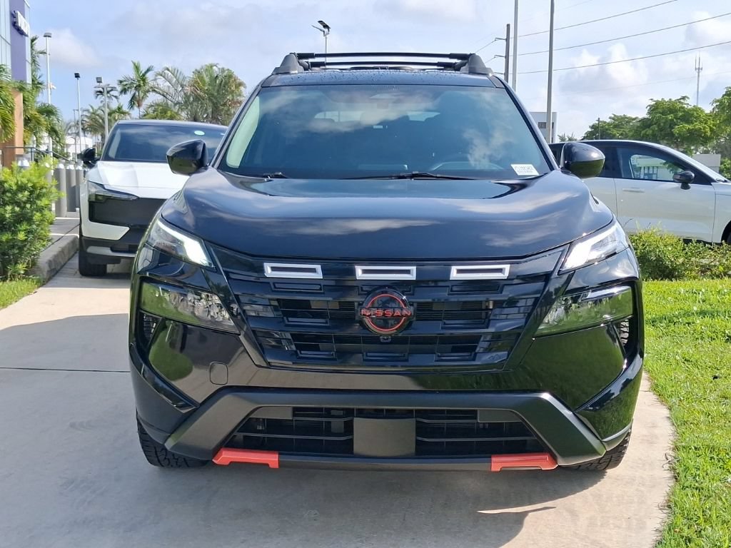 Used 2025 Nissan Rogue SV AWD/4WD image 2