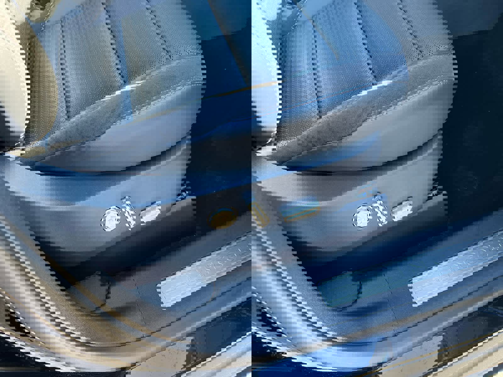 Used 2024 Lincoln Nautilus Reserve w/ Equipment Group 202A image 14