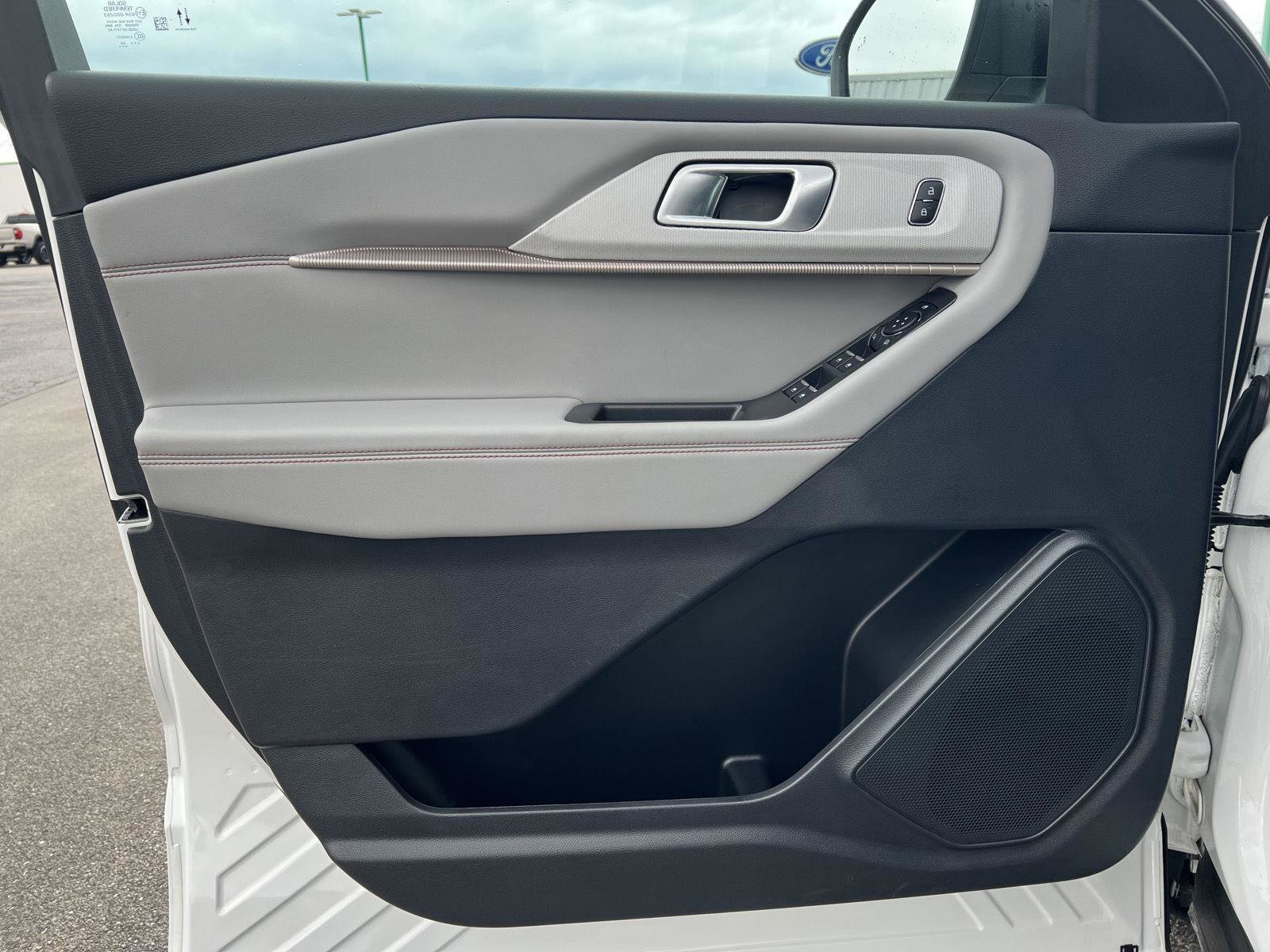 Used 2025 Ford Explorer Active w/ Active Comfort Package AWD/4WD image 13