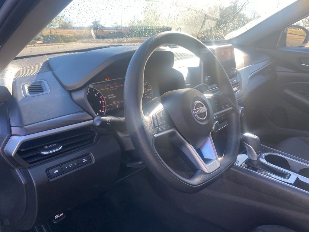 Used 2024 Nissan Altima 2.5 SV image 14