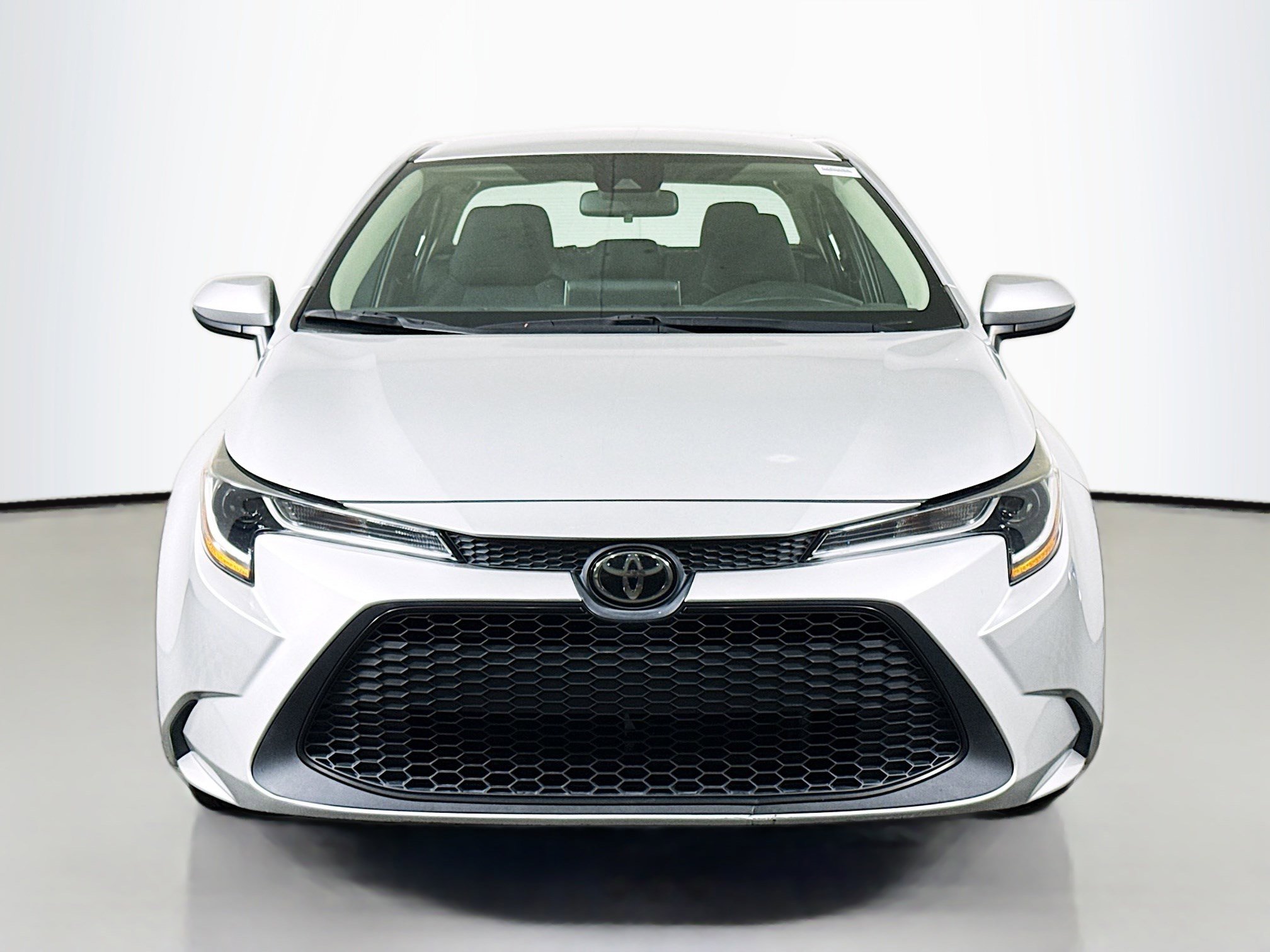 Used 2021 Toyota Corolla LE FWD image 2