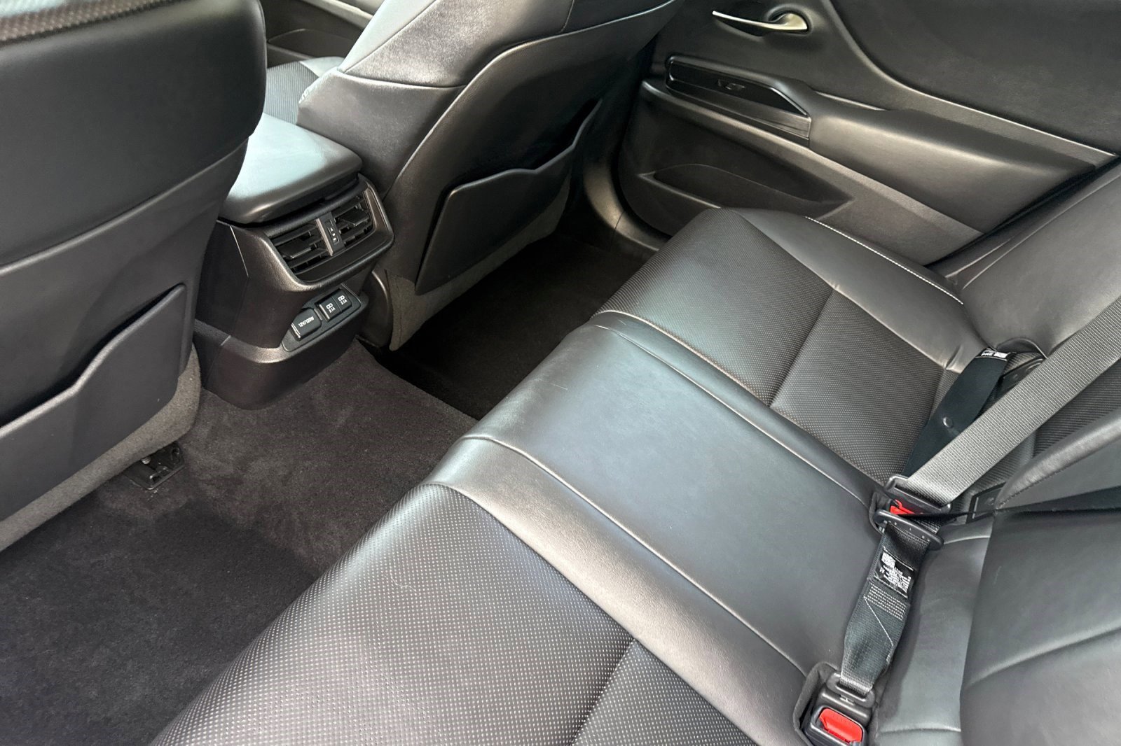 Used 2021 Lexus ES 300h w/ Premium Package image 27