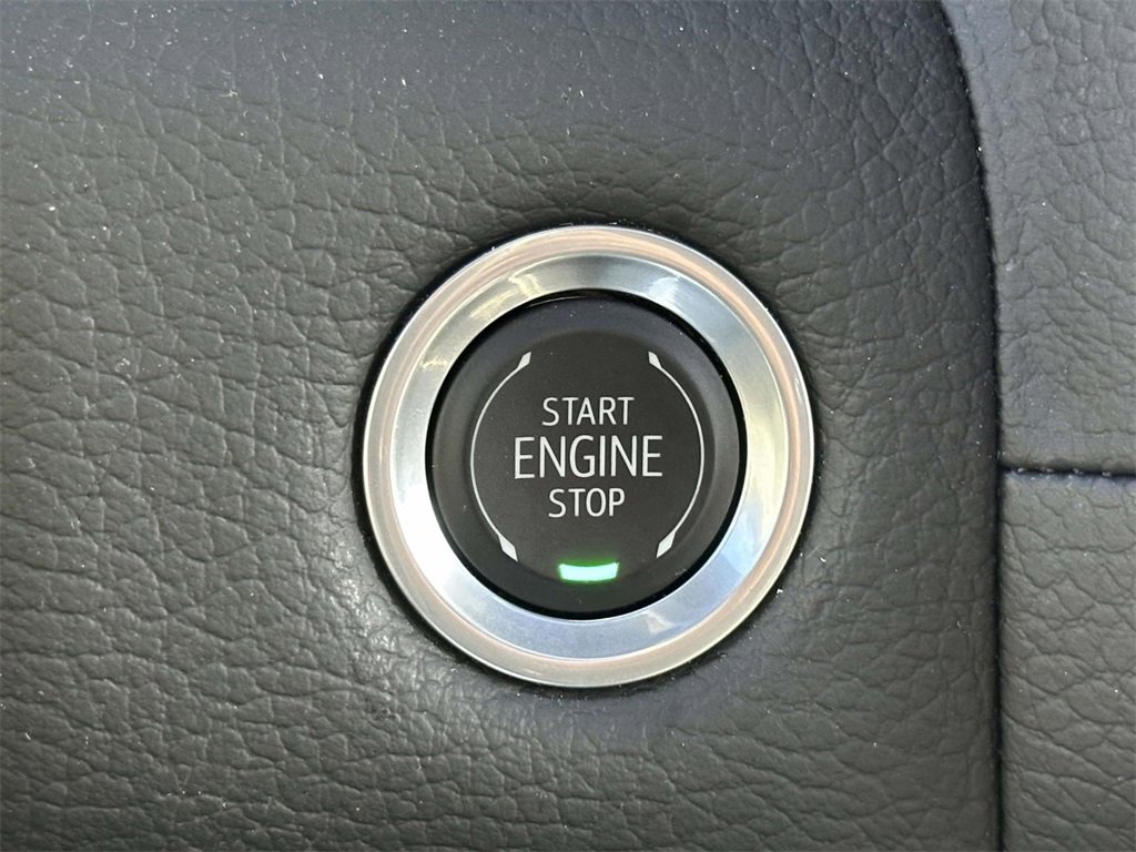 Used 2024 GMC Yukon Denali w/ Denali Reserve Package image 8