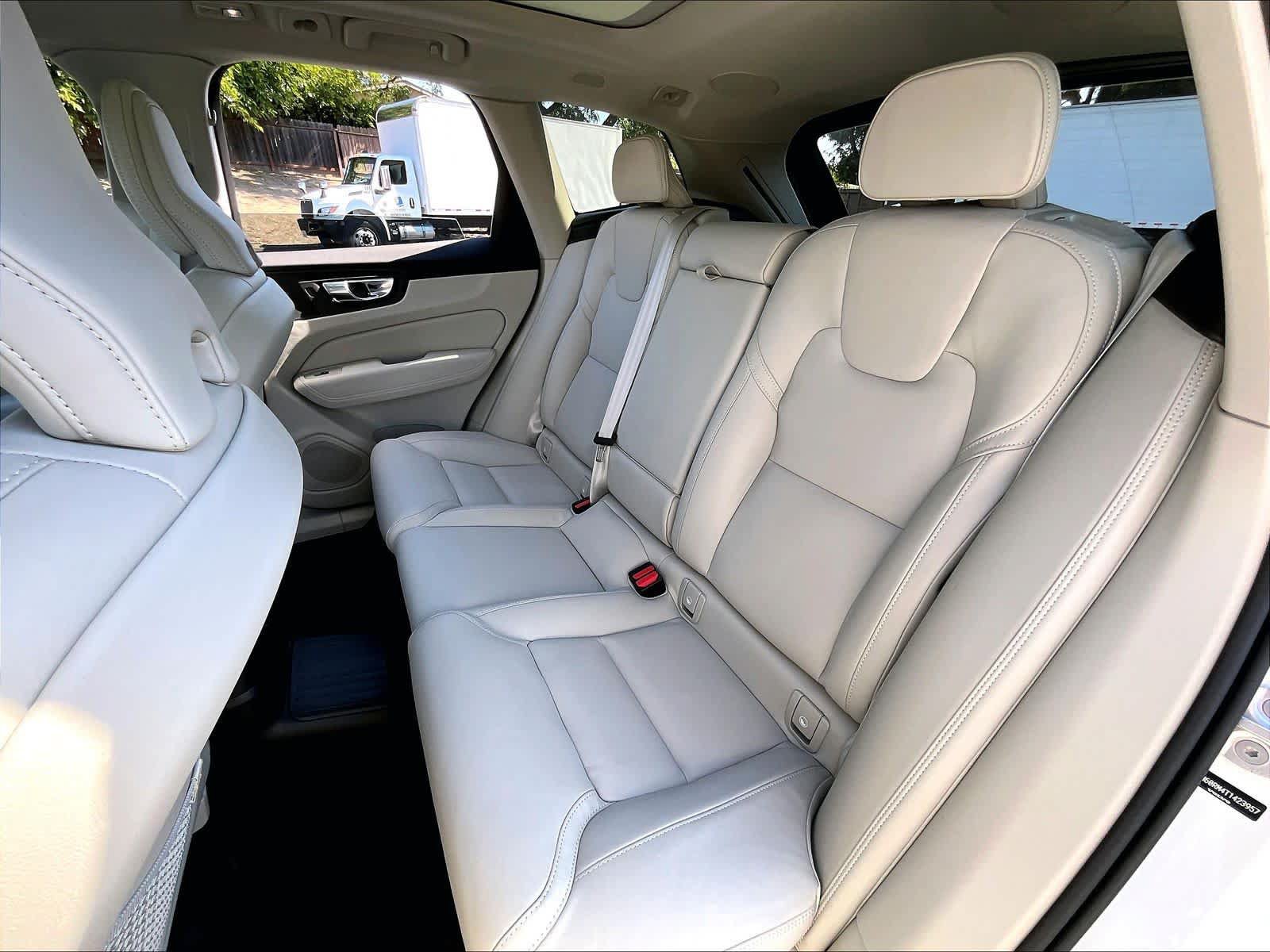 Used 2026 Volvo XC60 T8 Ultra w/ Protection Package Premier AWD/4WD image 29