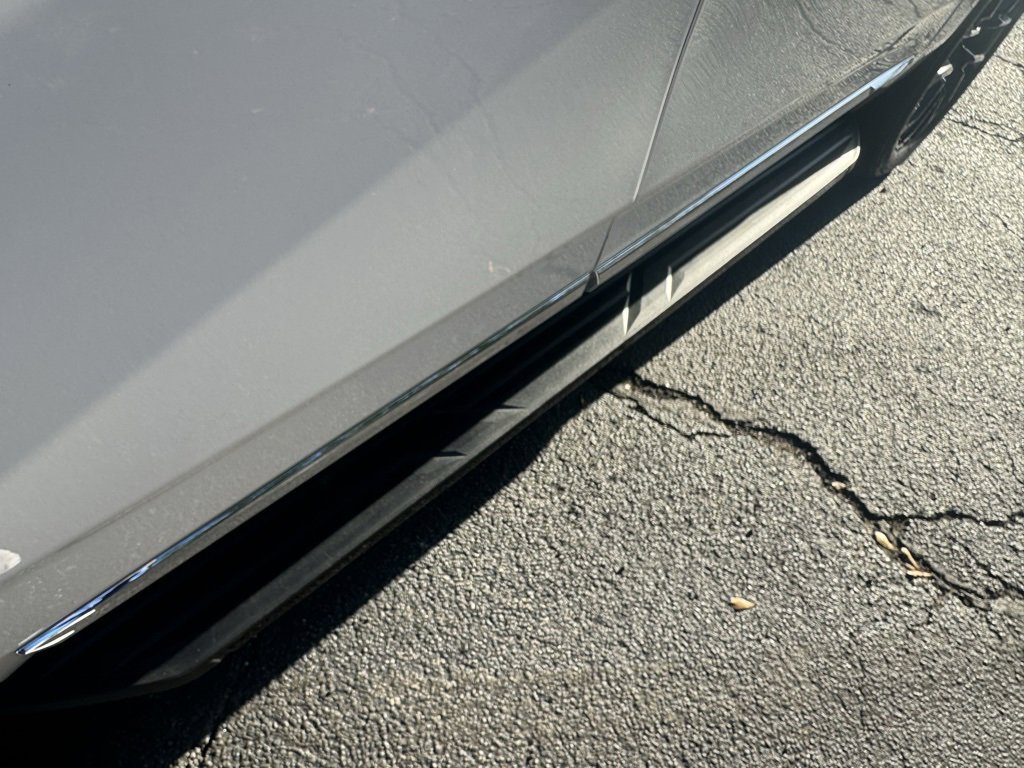 Used 2023 GMC Yukon SLT w/ SLT Premium Package image 17