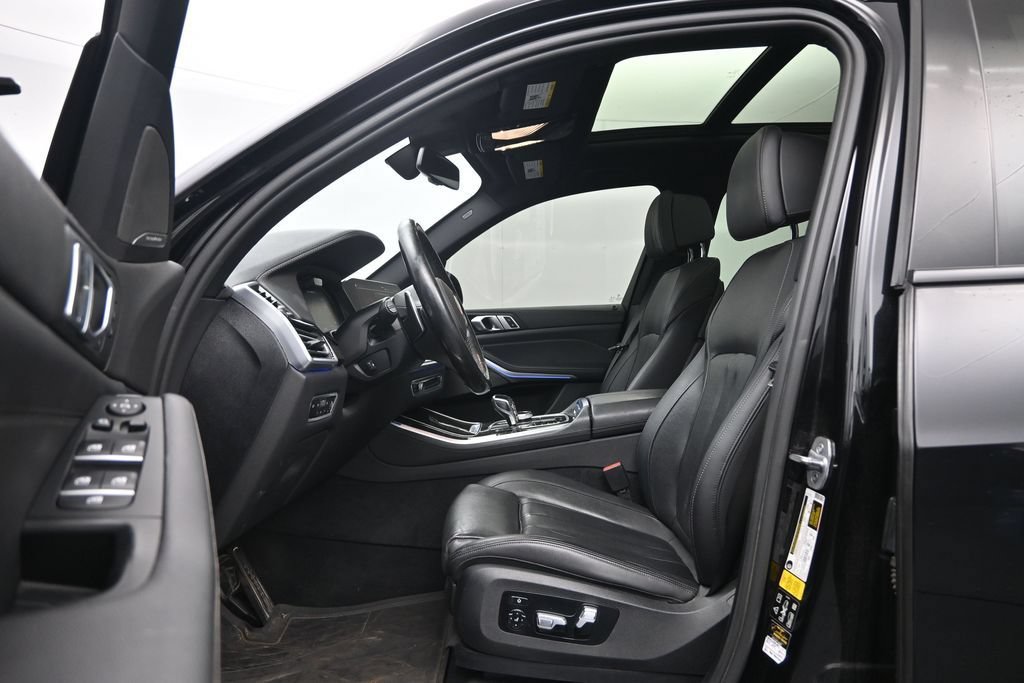 Used 2020 BMW X5 M50i AWD/4WD image 23