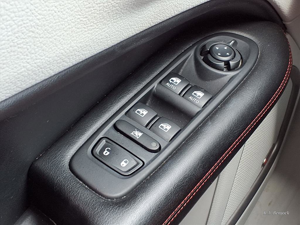 Used 2018 Jeep Compass Limited w/ Navigation Group image 17