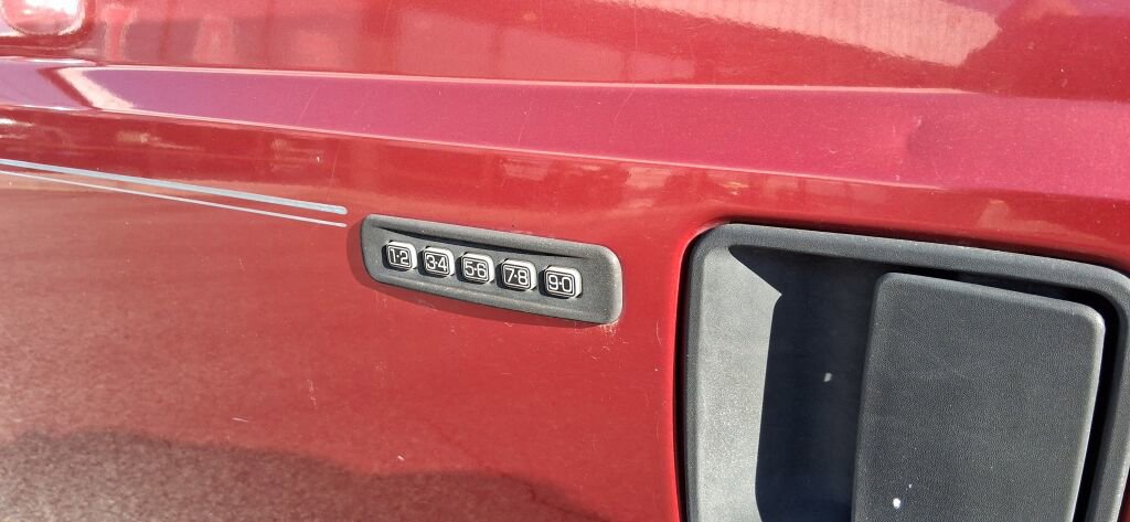 Used 2004 Ford Excursion XLT image 8