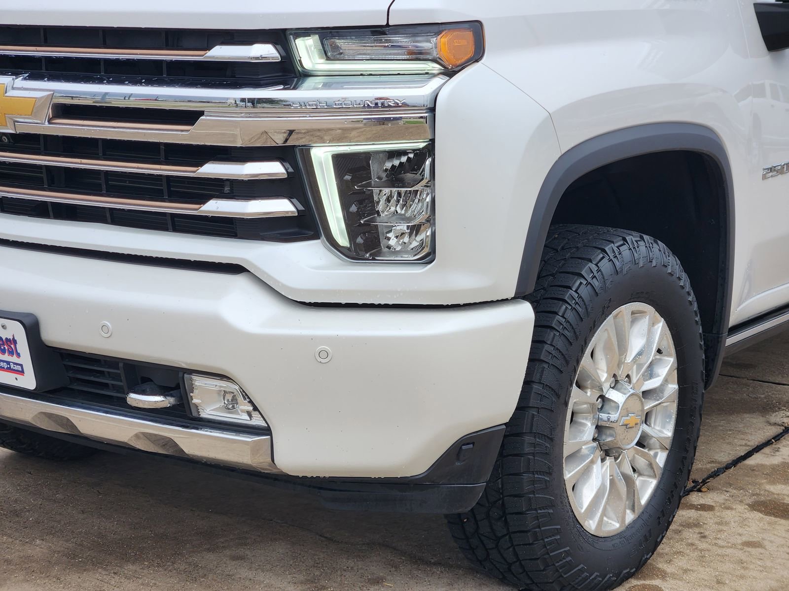 Used 2022 Chevrolet Silverado 2500 High Country w/ Z71 Off-Road Package image 4