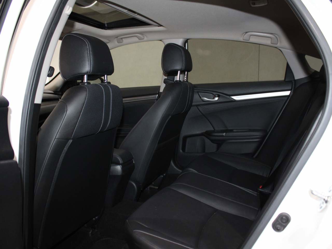 Used 2018 Honda Civic EX-L image 14