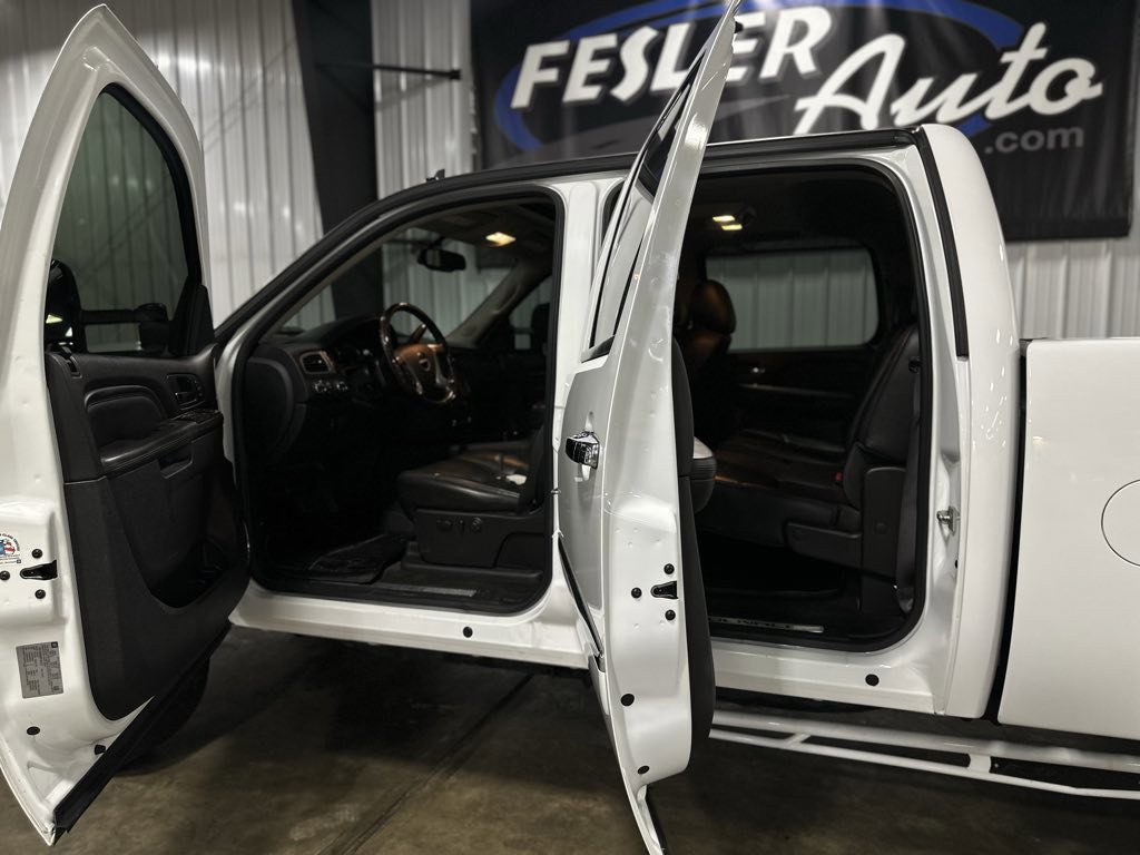 Used 2014 GMC Sierra 2500 Denali w/ Suspension Package, Off-Road image 12