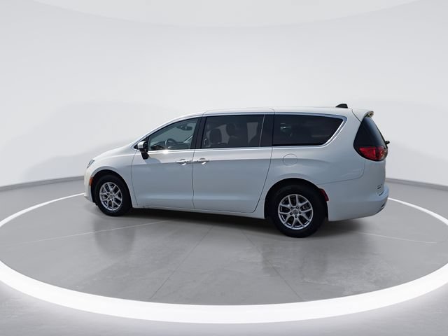 Used 2023 Chrysler Voyager LX FWD image 6