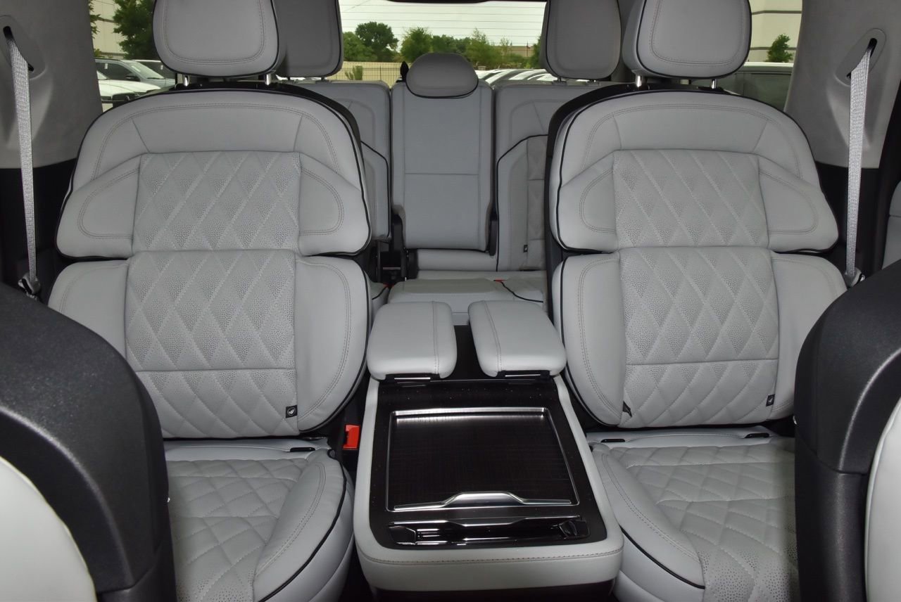 New 2026 Lincoln Navigator Black Label AWD/4WD image 22